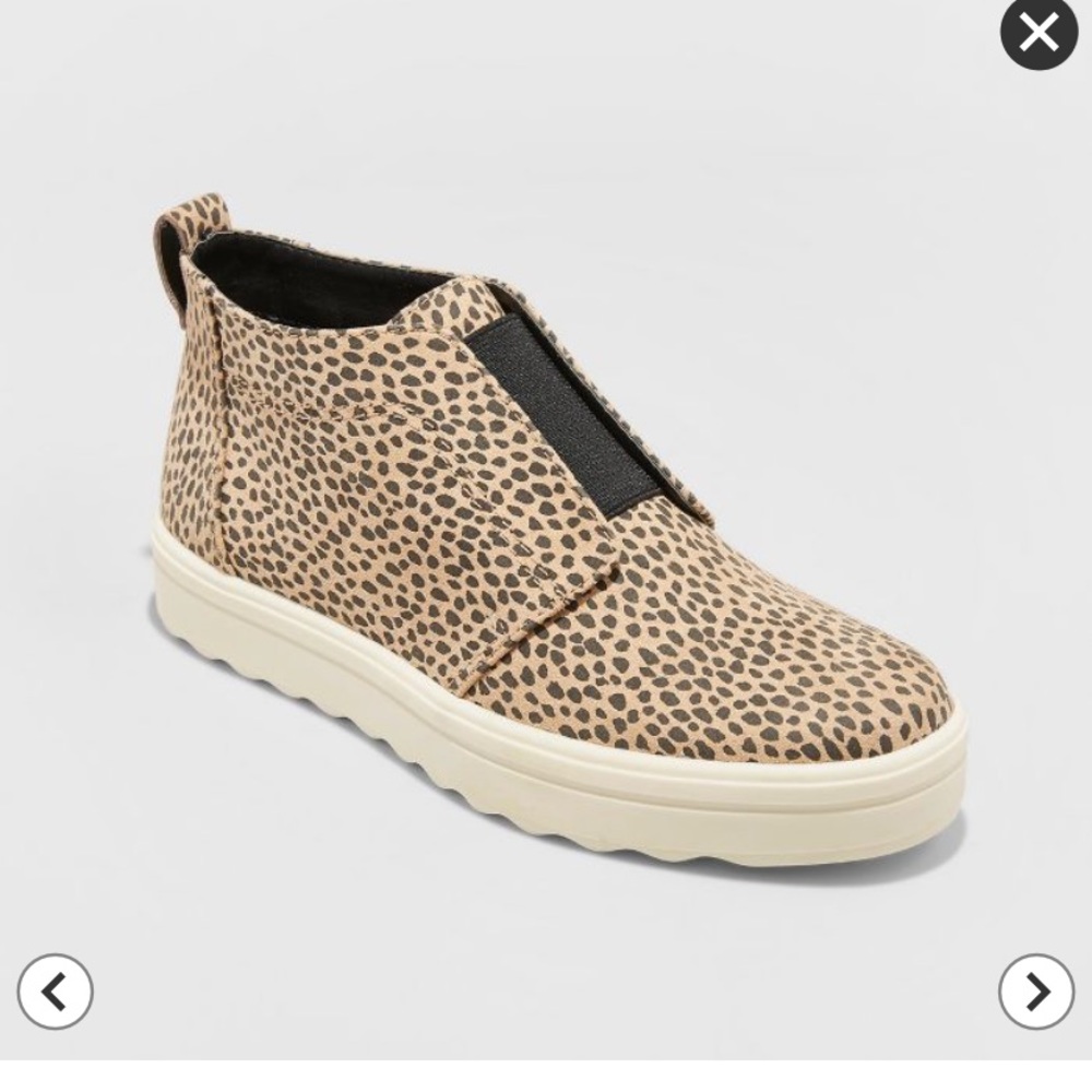 NEVER WORN Slip on Sneakers